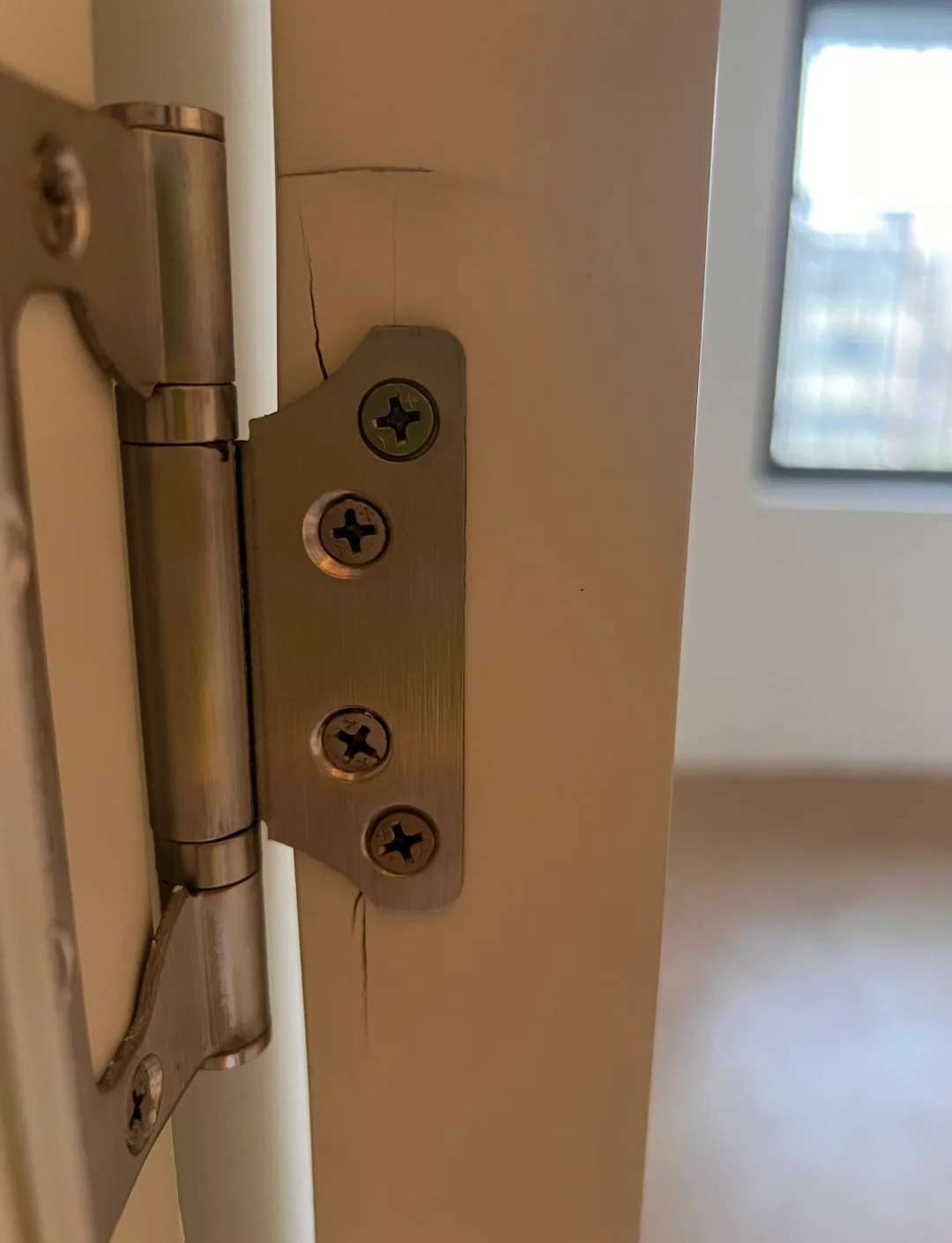 柜门铰链回弹不到位