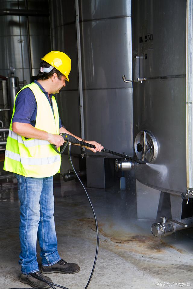 做好设备除尘工作